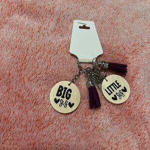 Big Sis Little Sis Keychain Set ❤️